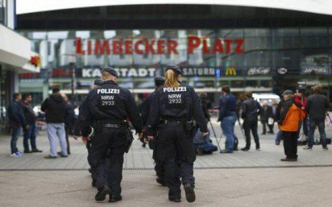 German authorities hunts possible Islamic State contacts of mall attack plotter