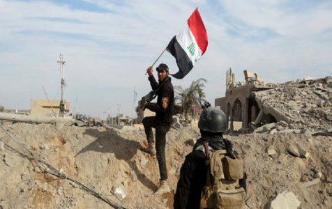 ISIS terrorists bring down the biggest Iraqi flag raised in south of Mosul