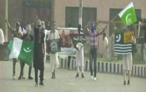 Terrorists shoot policeman dead and ISIS flags are raised in Srinagar