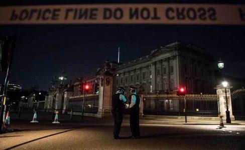 Buckingham Palace attack: Man armed with knife injures two police officers outside London landmark