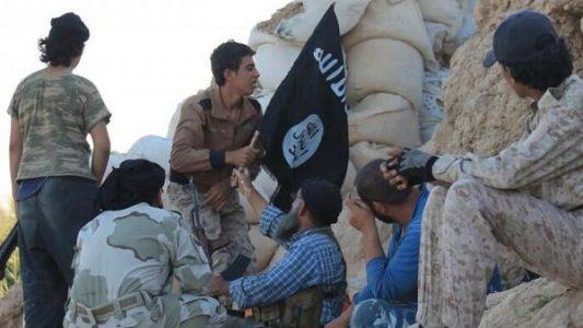 ISIS suicide attackers in Russian soldiers uniform raid Deir Ezzur airbase