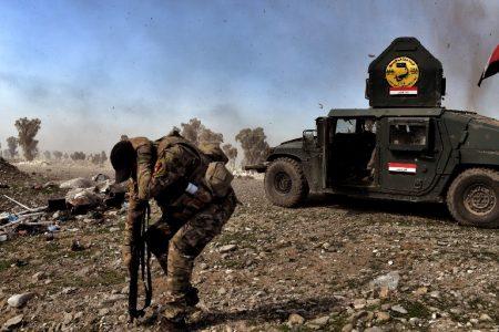 ISIS terrorists burn civilian vehicles in Mosul’s al-Shifa