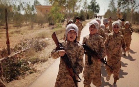 ISIS militants force 800 kids to join the battle for Mosul