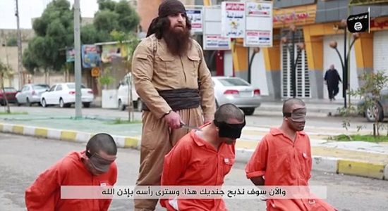 ISIS fighter beheads three Peshmerga prisoners on the streets in Iraq