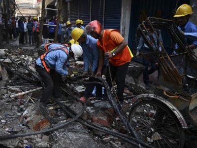 Islamic State claims they caused Bangladesh van explosion