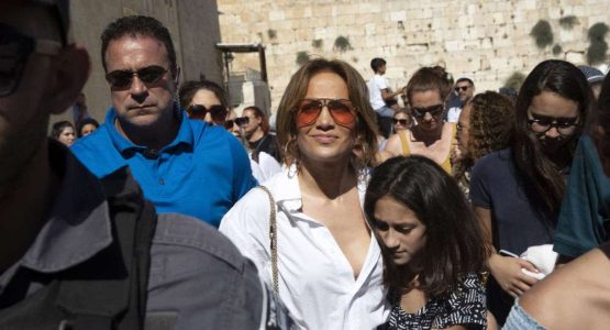 Pro-Palestinian group demands Jennifer Lopez cancel the show in Egypt after playing in Israel