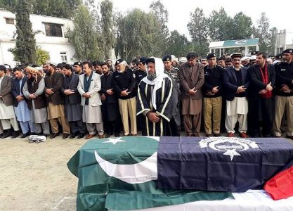 Gunmen kill two policemen escorting polio team in Pakistan