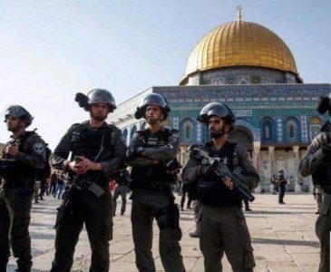 Two policewomen injured after being assaulted by assailants in Jerusalem’s Old City