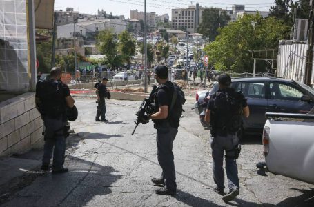 Israeli policeman wounded in terror attack near Har Habayis as the terrorist is neutralized