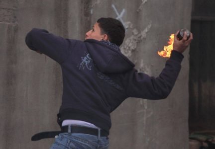 Israeli soldier set on fire by Arab terrorist in the city of Hebron