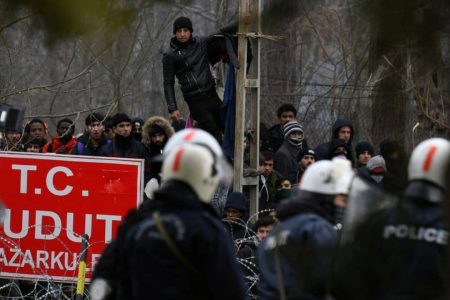Turkish police firing tear gas to help migrants to cross the Greek border
