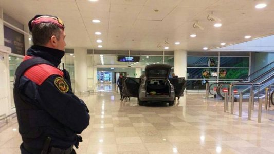 Two Albanians arrested after failed Islamist attack at the Barcelona airport