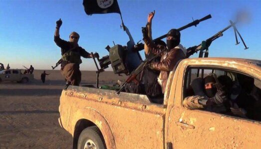 Islamic State terrorists stormed village in eastern Hama stealing vehicles and setting houses on fire