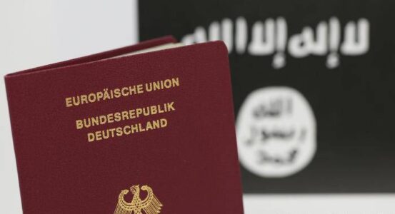 Suspected German Islamic State terrorists arrested after deportation from Turkey