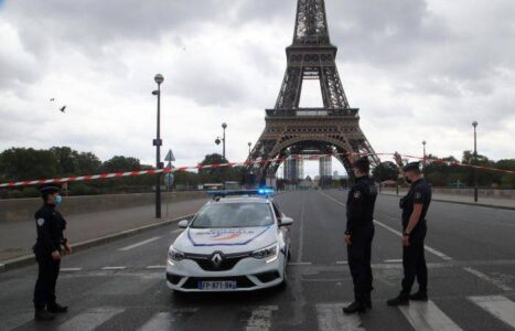 Police in Paris evacuated the Eiffel Tower after bomb threat
