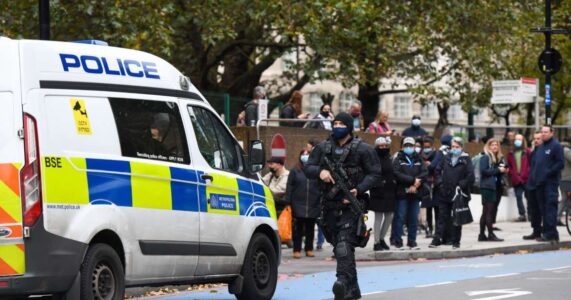 Police patrols increased over raised terrorist threat during the Christmas shopping in Manchester