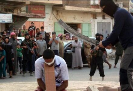 Islamic State terrorists behead man in public in Deir Ezzor