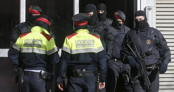 Spanish police arrested two suspected funders of Islamic State terrorists in Syria