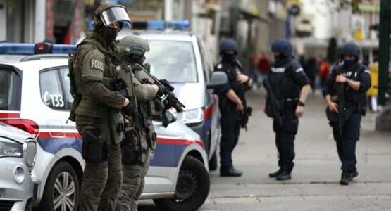 European Islamic State terrorist cell met killer in Vienna three months before attack