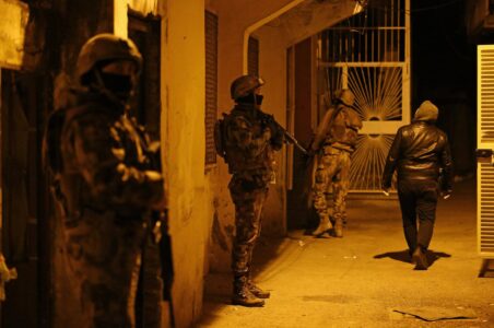 Security forces detained three Islamic State terrorists in anti-terror operations in southern Turkey