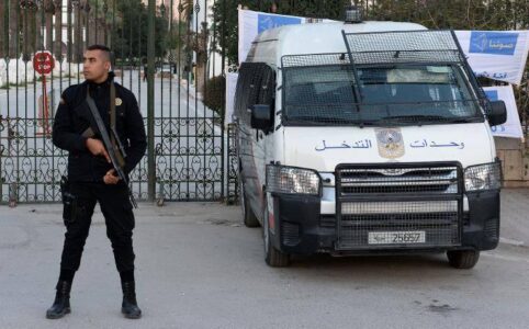 Tunisian authorities arrested terror convicts in the central Sidi Bouzid and southern Gafsa provinces