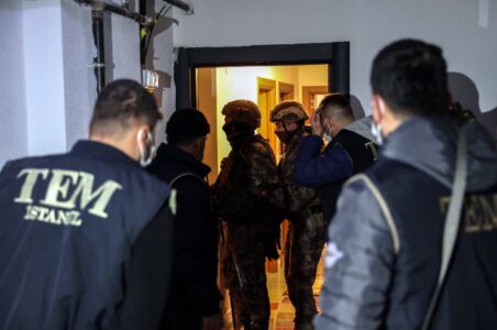 Turkish police authorities arrested eighteen Islamic State terror suspects in Istanbul