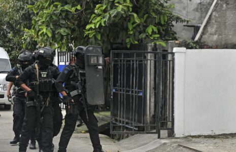 Indonesian police arrested five suspected Jemaah Islamiyah terrorists