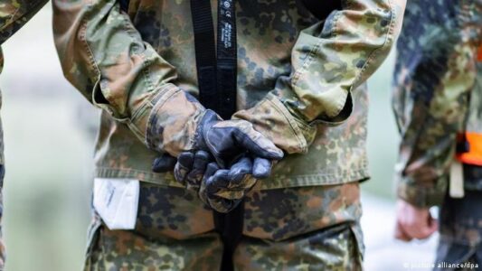 German prosecutors investigate soldier over video with extremist threating motive