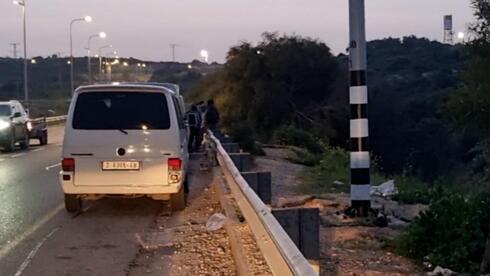 Hours after terror attack, Palestinians caught on camera entering Israel illegally