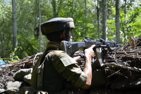 One killed and five Lashkar-e-Taiba terrorists are detained as the Indian army foils infiltration bid