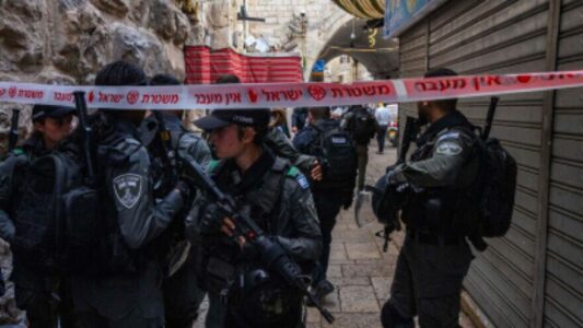 Palestinian terrorist shouts Allahu Akbar as he lunges at police in Jerusalem