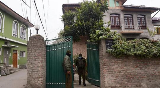 Kashmir journalists resign, go into hiding after anonymous ‘Lashkar threat’
