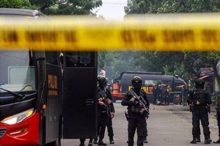 Suicide bombing kills cop and wounds 10 in Indonesia