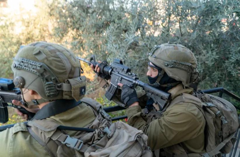 Armed terrorist shot by IDF at entrance to West Bank synagogue