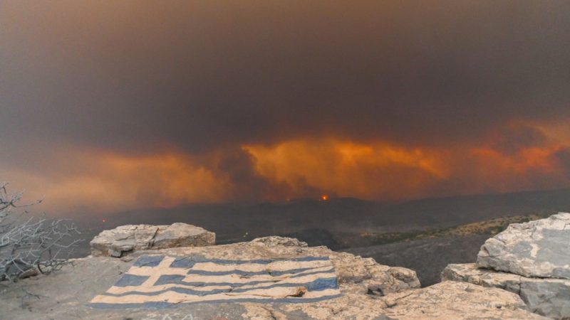 Greek extremist arrested after abducting refugees amid wildfires