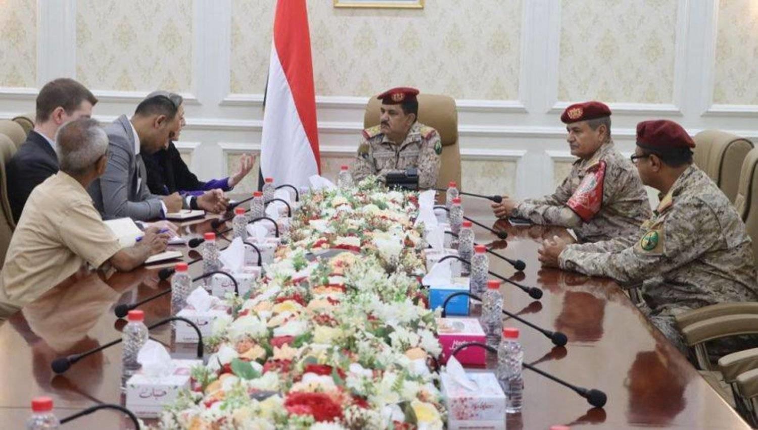 Yemen Defense Ministry Warns of Houthi Collusion with ISIS and Qaeda