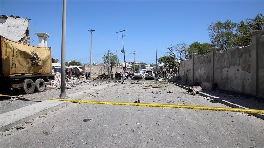 8 injured as car bomb targets army checkpoint in Somali capital