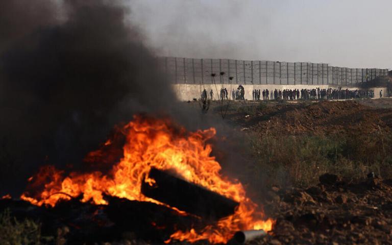 Palestinians riot on Gaza border for second time in days; 5 said wounded