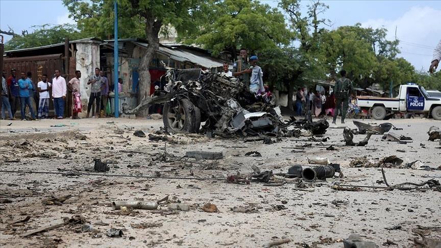 5 dead as suicide bomber targets restaurant in Somali capital