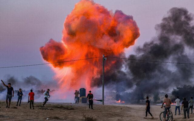 Gaza terrorist group announces resumption of border riots after three-day break