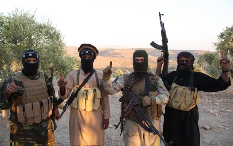 Islamic State jihadists ‘execute’ eight Syrian soldiers after desert ambush